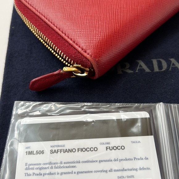 Prada Wallet - Picture 11 of 11